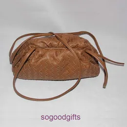 En YD -påse väska designer bottegss handväskor kvinnor venets kopplingspåsar väver molnväska 2023 Nytt läder kvinnors mjuka dumpling väska mode en shou