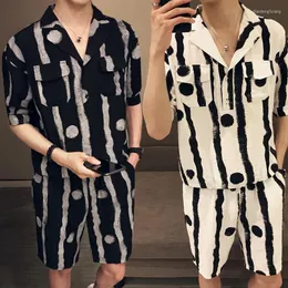 Men's Tracksuits 2022 Summer Vetement Homme Tshirts And Short 2 Pcs Set Fashion Baroque T Shirts Men Korea Style Printing Social Club
