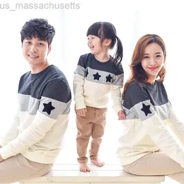 Family Matching Outfits Look Mommy and Me Clothes Fashion Mother Father Baby Cotton Clothing Embroidery L220916