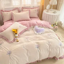 Yatak takımları süper yumuşak mercan polar sıcak rahat çiçekler nakış prenses yatak etek seti kadife yorgan kapağı yorgan battaniye