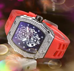 Top Model Herrenuhr mit Batterie, Chronograph, Quarzwerk, 43 mm Band, Gummigürtel, voller Diamanten, Ring, Geschenke, Iced Out, Skelett, Blumen, Sport-Armbanduhr, Montre de Luxe