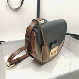 Designers hänglås halv måne kvinnor axelväskor handväska handväska plånbok crossbody tote sadel väska plånböcker plånböcker handväskor totes ryggsäck dam makeup