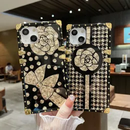 iPhone 15 14 Plus 13 12 11 Pro Max XR XS X CAMELLIA携帯電話BLING BACK COVER CAPA FUNDA用の衝撃プルーフラグジュアリーゴールデンスクエアケース