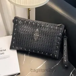 Tasarımcı omuz çantaları Erkekler için Lüks Messenger çanta Moda yumuşak deri Satchel el çantası metal kafatası Punk Elements büyük kapasiteli çanta