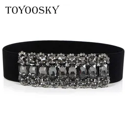 Cinturones de cuero de diseño de lujo 2019 para mujeres Cinturón elástico elegante de alta calidad Cinturón flaco para mujeres con cristal Toyoosky Q0624278F