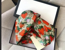 Gratis design Silk elastiska kvinnor pannband mode flickor jordgubbar h￥rband halsduk h￥rtillbeh￶r g￥vor heta headwraps