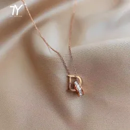 2021 Novo Classic Zircon D Carta Pingente de Titanium Aço Colar curto para a Chain Clavicle Clavicle Jewelry da mulher