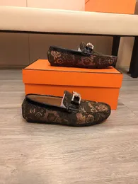 Män avslappnade loafers klassiska affärsklänningskor manlig varumärkesdesigner mode handgjorda bröllopskontor formella lägenheter storlek 38-44