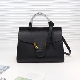 7A+ Women Facs Design Luxury Leather Leather Totes Plain Handbags with Metal Logo Saddles