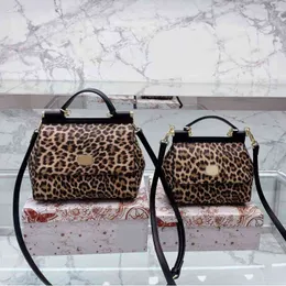 D axelpåsar designer handväska handväskor kvinnor leopard tryck crossbody väska läder handväska klassisk designer handväskor handväska crossbody purses 220905