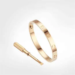 Classico amore braccialetto a vite 5 0 bracciali da uomo designer braccialetto gioielli di lusso da donna lega di acciaio al titanio placcato oro artigianale oro argento 261u
