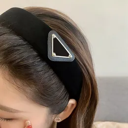 Новые дизайнерские буквы печать Bowknot бархатная повязка на голову для женщин винтажный ретро -обруч для волос на открытом воздухе