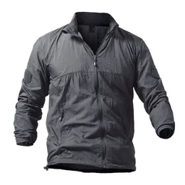 Men Jackets Sket Exército Skin Tactical Leve à prova d'água Homem Summer Summer respirável com capuz fino capa de chuva Windbreaker portátil 220916