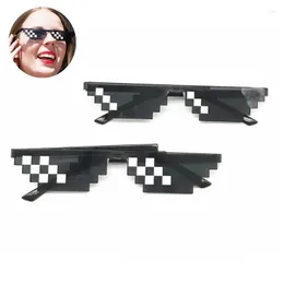 パーティーの好意8ビット凶悪犯生活サングラスピクセル化された男性女性ブランド眼鏡UV400ビンテージアイウェアユニセックスギフト玩具グラス