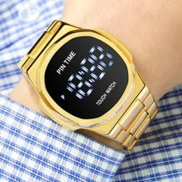 Relógios de pulso Assista aos homens LED eletrônico Exibir relógios digitais Fashion Casual Golden Montre Homme Gift Pt110