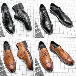 أحذية بولوك الرجالية الفاخرة الإيطالية أكسفورد موضة Wingtip الأسود الدانتيل يصل فستان الزفاف مكتب أسود وبني حجم كبير 38-45
