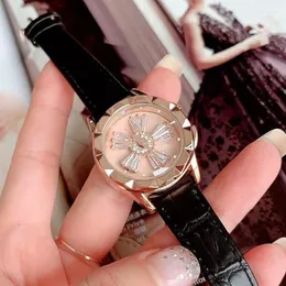 Orologi da polso Cinturino in pelle di lusso Orologi freddi rosa per donna Orologio rotante in cristallo Impermeabile BUONA FORTUNA Confezione regalo rotante al quarzo