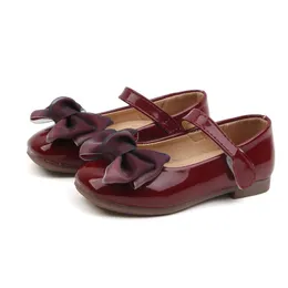 Tênis bekamille sandálias infantis para meninas sapatos princesas moda cor de cor sólida crianças arco de couro pequeno 220920