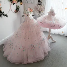Różowe dziewczyny suknie konkursowe cekinowe sukienki kwiatowe z koronkowymi aplikacjami iluzja długie dzieci urodziny suknie na sesję zdjęciową
