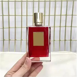 Um beijo de uma fragr￢ncia de uma mulher de rosa de perfume 50 ml direto para o c￩u boa garota ca￭da eu eu de parfum h￡ muito tempo encantador