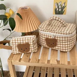 Cosmetic Bags Cases Hylhexyr Cute Bear Makeup Bag Large Capacity Portable Zipper Pure Cotton Plaid Brushes Pouch Case For Women 220921