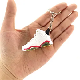 28 estilos 3d Basketball Shoes Keychains Men Mulheres Mini Soft PVC Chaves de borracha T￪nis Esportes Sapatos Esportes Pingente Chave Chave Acess￳rios de Presentes