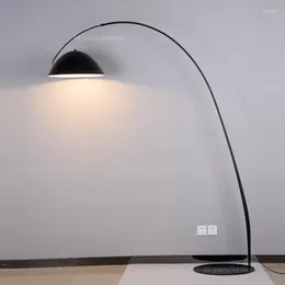 플로어 램프 디자이너 램프 거실 연구 창조적 인 포스트 모던 수직 침대 침실 낚시 발 스위치