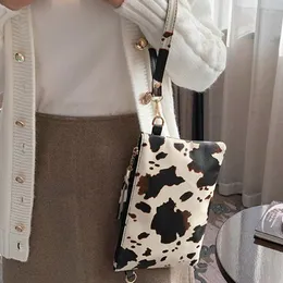 Plånböcker mode ko tryckeletter väska pu kvinnor liten handväska blixtlås tassel leopard pack handväska koppling plånbok telefonhållare