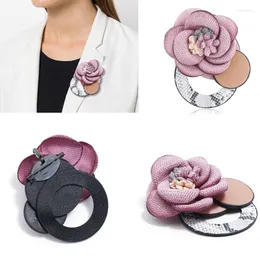 Broches feminino Brocismo de couro de moda de flores de folhetos de folhetos de folhetos de jóias Acessórios para roupas de joias Hijab