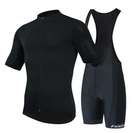 Set di maglie da ciclismo Pro Set di maglie da ciclismo Pantaloncini con bretelle da uomo Bicicletta Manica corta Abbigliamento da ciclismo Bike Maillot Ciclismo Hombre Set nero per MTB 220922