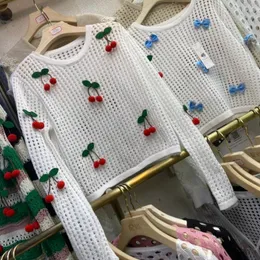Koszule damskie pociągnij femme urocze trójwymiarowe małe wiśniowe dekoracyjne dekoracyjne długie rękawowe pusty sweter letnie kobiety