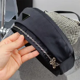 Boina de designer para mulheres chap￩us de moda feminina fivela de borboleta boinas de cadeia de prata chap￩u de balde de poli￩ster Black Luxurys Bonnet Casquette