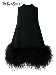 Vestidos casuais Twotwinstyle Feather Fur Dress for Women O pescoço com mangas de calça solta A linha feminina de rua de rua de rua 220922