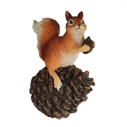 Decorazioni da giardino Statua di scoiattolo Simulazione Impiccagioni di alberi Scultura da parete Ornamento Realistico Resina Animali Figurine per la casa Gard