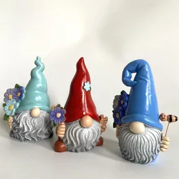 Trädgårdsdekorationer ansiktslös dvärgdocka prydnad som håller tulpan gnome söt skrivbord dekoration lycklig mors dag hemfest dekor leksaker