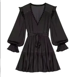 908 L 2022 Sonbahar Kadın Pist Elbisesi Uzun Kollu V Boyun Siyah Elbise Flora Baskı Qianhe