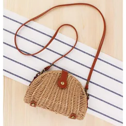 Kvällspåsar 2022 Messenger Woven Bag Beach Mori Semi-Circle Straw Holiday Po Fashion Small Fresh Shopping Shopping Zcy037