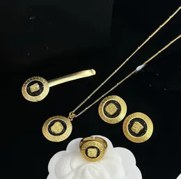 Griechenland Mäanderschmuck Designer Harz Halsketten Armband Ohrringe Set Banshee Medusa Kopfporträt 18k Gold plattiert Frauen Geburtstag Festliche Party Geschenke MS2 --- 0 5