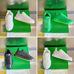 Designer casual sko kudde sneaker överdimensionerad vadderad läder snörning sneakers skor kalvskinn lyx män kvinnor gummi yttersula grön storlek 35-45