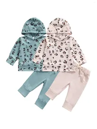 Conjuntos de roupas 2022 Criança de meninas para meninas roupas estampas de leopardo Tops com capuz compridos calças de cores sólidas com bolsos