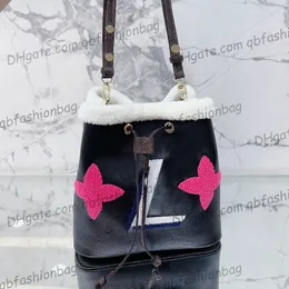 Sacos de ca￧amba de neonoe de neonoe feminino Flor de cord￣o de cord￣o de grande capacidade Saoche de grande capacidade com bolsas de designer de bolsa outono inverno damas di￡rias bolso elegante 26cm