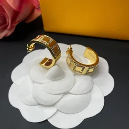 Designer Hoop Stud ￶rh￤ngen f￶r kvinnor Pearl Earring Luxurys Designers Love Earrings Letters Studs Charm smycken med l￥da