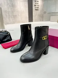 2023 새 부츠 디자이너 여성 가죽 마틴 발목 패션 미끄럼 방지 따뜻한 웨이브 골드 럭셔리 신발