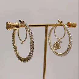 Stilista di moda Orecchini a bottone in argento dorato per donna Marchio di moda Doppia lettera Orecchini geometrici con anello grande Intarsio di strass di cristallo Eardrop Gioielli da sposa