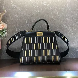 イブニングバッグファッショントートバッグショルダークロスボディバッグハンドバッグ女性レザーカラフルな刺繍レター財布ハードパーティションスロットツイストラッチ