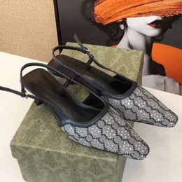 Designer Sapatos de vestido de renda Glitter Rhinestones Mulheres bombas Crystal Bowknot Sandin Sandal