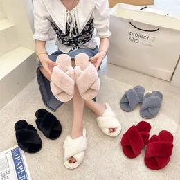 Slippers Womens Fashion Warm Fluffy Indoor Cozy Faux Fur Cross Flat Shoes Soft Furry Ladies Female Celebrities Floor Slides 220924