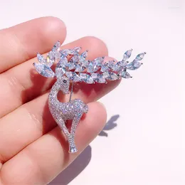 Brooches Luxury Crystal Cubic Zirconia Brooche Cute Deer Christmas Brooch For Women Men Elk Animal Jewelry Broches De Mulheres Luxo