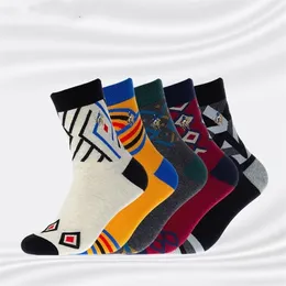 Skarpetki męskie 5 pary jesień zima bawełniana trend Casual Tube Men Socks British Slegks Socks 220923