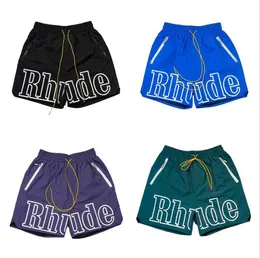 メンズショーツ夏デザイナーメンズ Rhude ショーツ水泳パンツヒップホップハイストリートスポーツプリントファッション RH トレーニングビーチショート男性弾性ウエストランニング